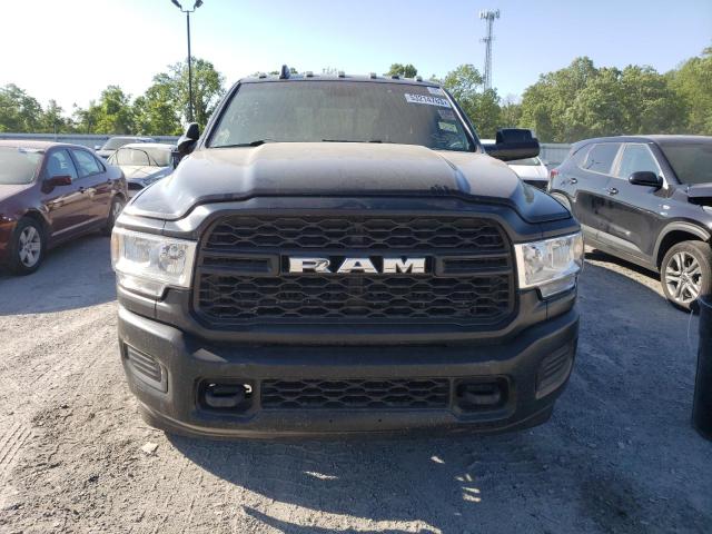 3C63RRGL2KG542729 - 2019 RAM 3500 TRADESMAN BLACK photo 5