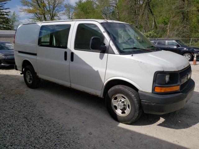 1GCGG25C081231429 - 2008 CHEVROLET EXPRESS G2 WHITE photo 4