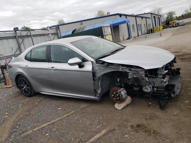 4T1G11AK1RU903583 - 2024 TOYOTA CAMRY SE NIGHT SHADE SILVER photo 4