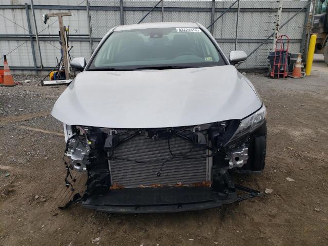 4T1G11AK1RU903583 - 2024 TOYOTA CAMRY SE NIGHT SHADE SILVER photo 5