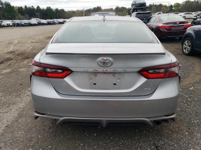 4T1G11AK1RU903583 - 2024 TOYOTA CAMRY SE NIGHT SHADE SILVER photo 6