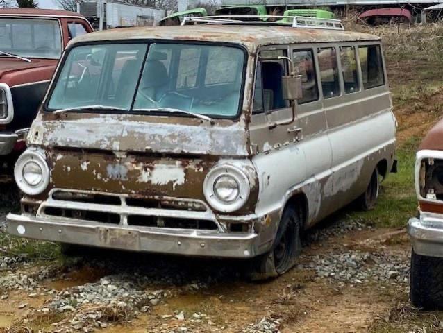 2062151907 - 1968 DODGE VAN TWO TONE photo 2