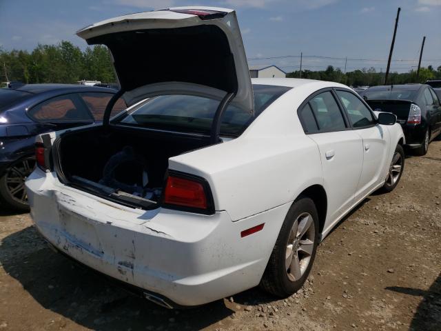 2B3CL3CG7BH566428 - 2011 DODGE CHARGER WHITE photo 4