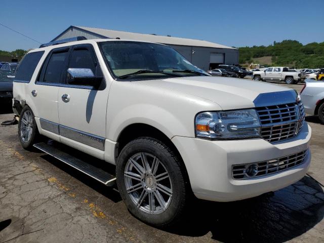 5LMFU28578LJ14493 - 2008 LINCOLN NAVIGATOR თეთრი ფოტო 4