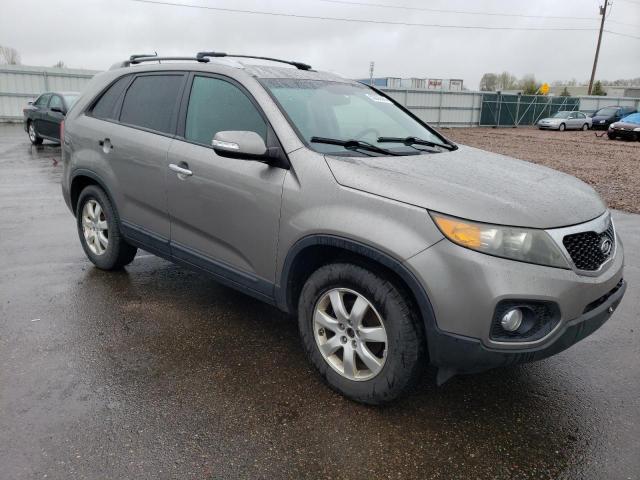 5XYKT3A67CG224790 - 2012 KIA SORENTO BASE GRAY photo 4