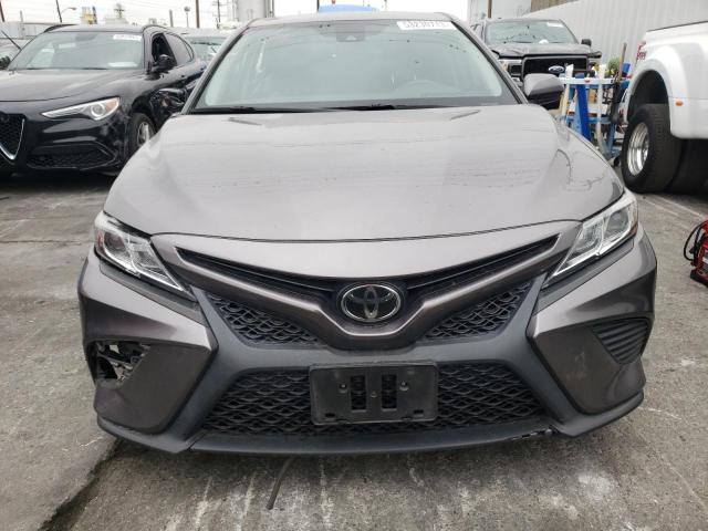 4T1G11AK7LU924137 - 2020 TOYOTA CAMRY SE CHARCOAL photo 5