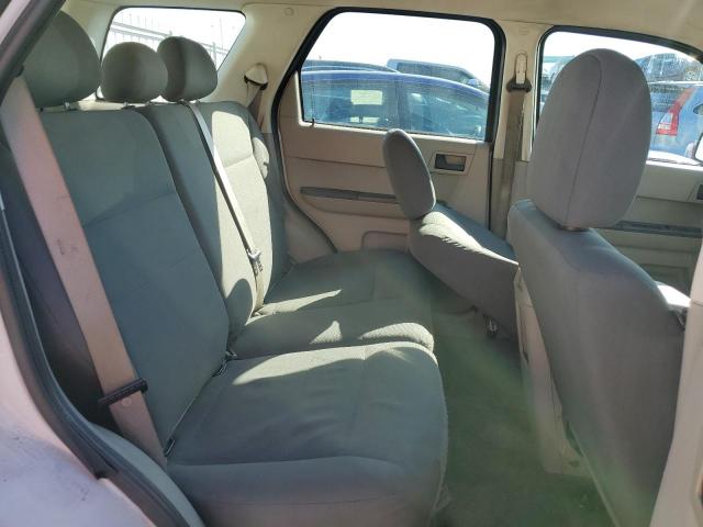 1FMCU92769KA42640 - 2009 FORD ESCAPE XLS WHITE photo 11