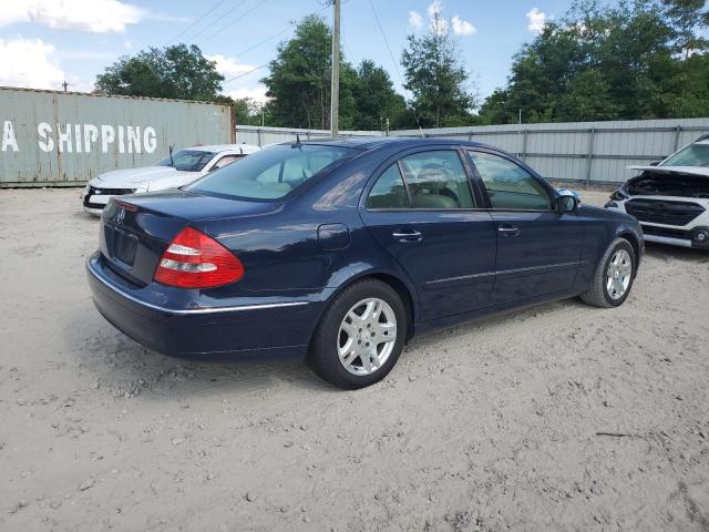 WDBUF65J74A480850 - 2004 MERCEDES-BENZ E 320 BLUE photo 3