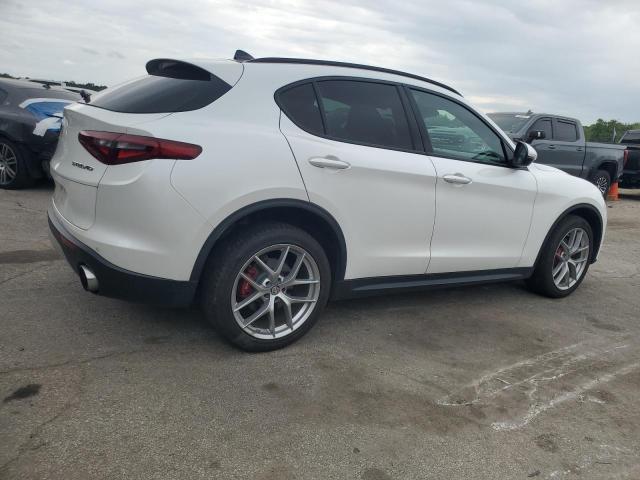 ZASFAKNN0J7C18818 - 2018 ALFA ROMEO STELVIO TI SPORT WHITE photo 3