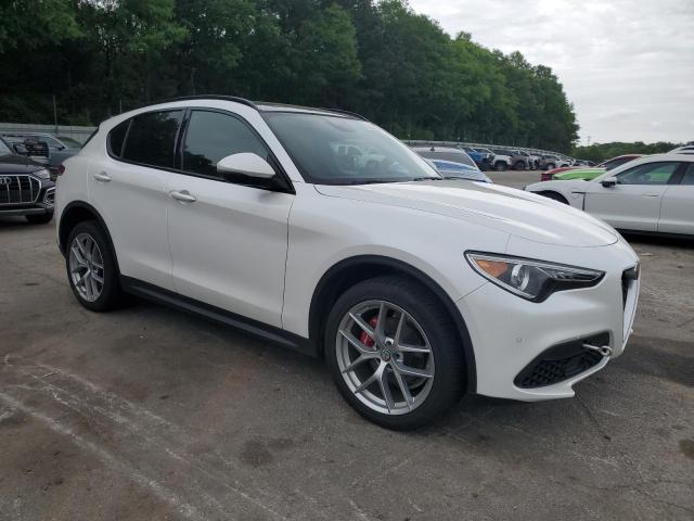 ZASFAKNN0J7C18818 - 2018 ALFA ROMEO STELVIO TI SPORT WHITE photo 4