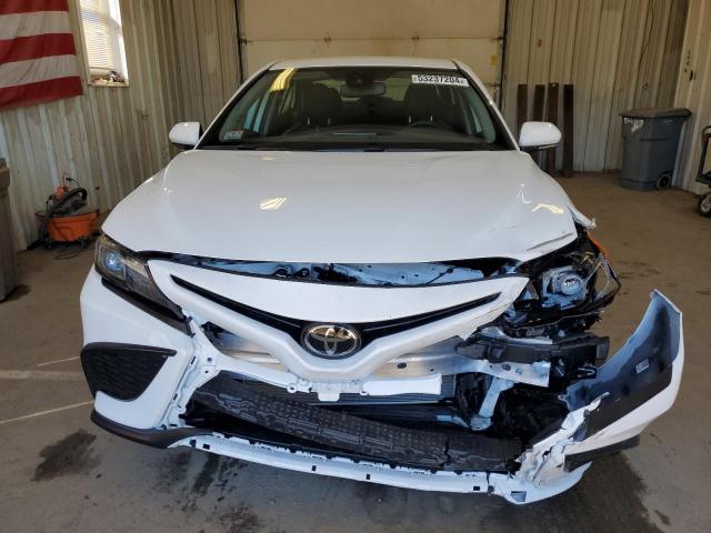 4T1T11AK9PU837568 - 2023 TOYOTA CAMRY SE NIGHT SHADE WHITE photo 5