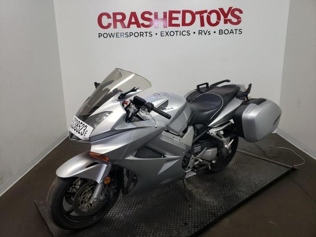 JH2RC46153M500844 - 2003 HONDA VFR800 SILVER photo 2