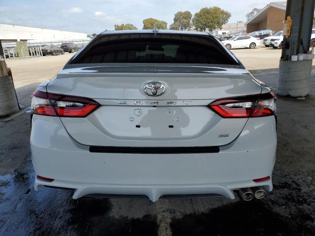 4T1G11AK6PU171822 - 2023 TOYOTA CAMRY SE NIGHT SHADE WHITE photo 6