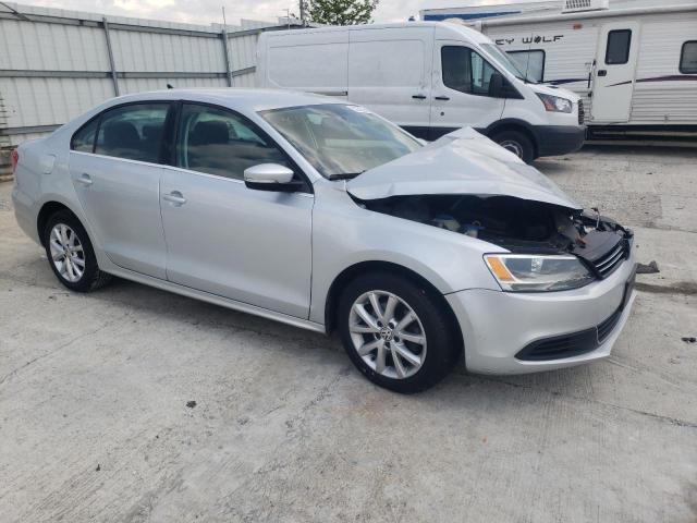 3VWD17AJ7EM251081 - 2014 VOLKSWAGEN JETTA SE SILVER photo 4