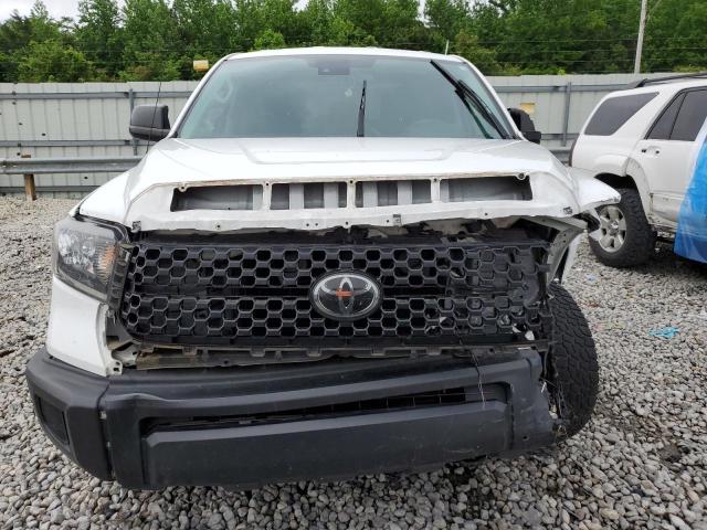 5TFUM5F14JX075795 - 2018 TOYOTA TUNDRA DOUBLE CAB SR/SR5 WHITE photo 5