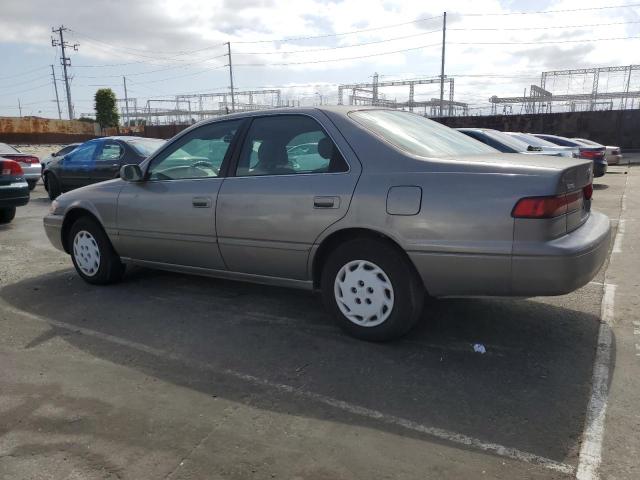 4T1BG22K5XU585946 - 1999 TOYOTA CAMRY CE TAN photo 2