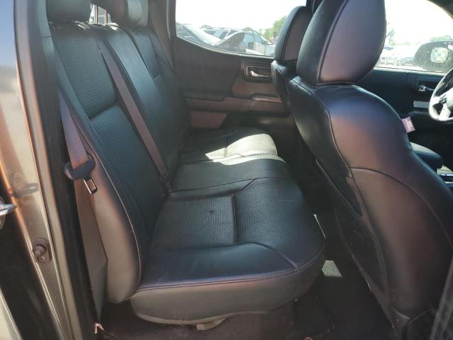 3TMDZ5BN2JM049518 - 2018 TOYOTA TACOMA DOUBLE CAB Gris photo 10