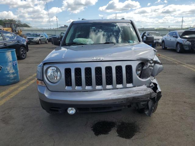 1C4NJRFBXGD632474 - 2016 JEEP PATRIOT LATITUDE SILVER photo 5