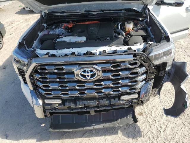 5TFNC5ABXRX003101 - 2024 TOYOTA TUNDRA CREWMAX PLATINUM თეთრი ფოტო 11