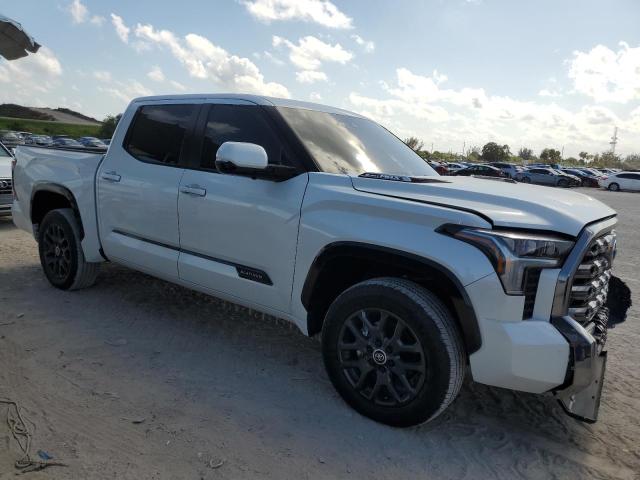 5TFNC5ABXRX003101 - 2024 TOYOTA TUNDRA CREWMAX PLATINUM თეთრი ფოტო 4