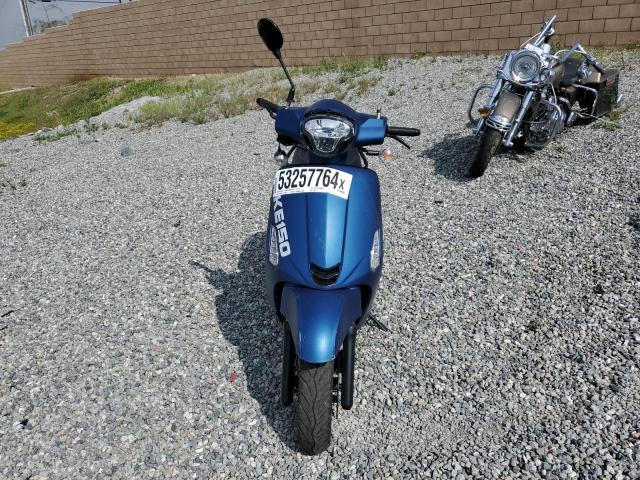 LC2DBJ142NC100283 - 2022 KYMCO USA INC LIKE 150 BLUE photo 2