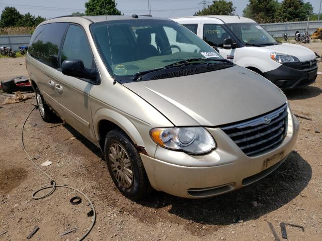 2C4GP44R75R450199 - 2005 CHRYSLER TOWN & COU LX BEIGE photo 4