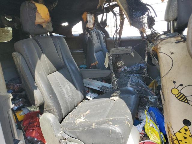 2C4RC1CG7CR414612 - 2012 CHRYSLER TOWN & COU TOURING L SILVER photo 11