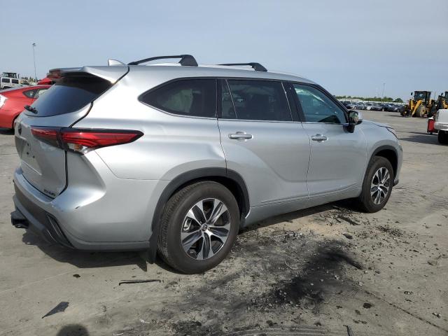 5TDHZRBH9NS587335 - 2022 TOYOTA HIGHLANDER XLE 银色 照片 3