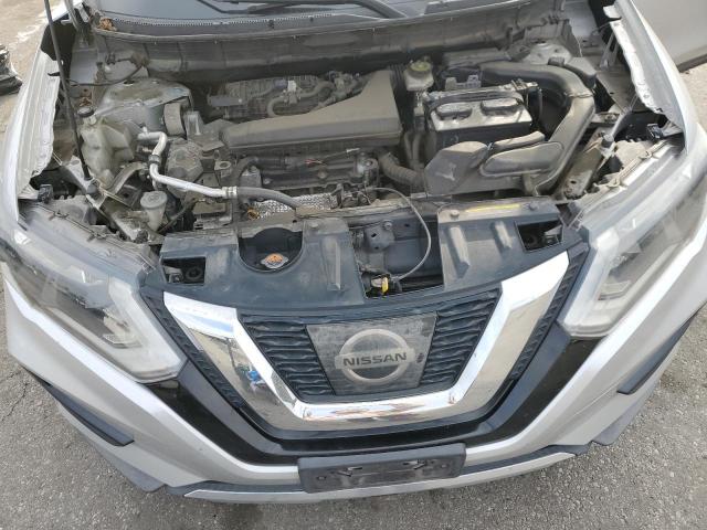 KNMAT2MT2HP580916 - 2017 NISSAN ROGUE S SILVER photo 11