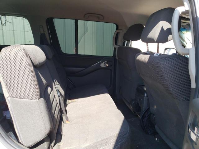 5N1AR18U06C679438 - 2006 NISSAN PATHFINDER LE WHITE photo 11