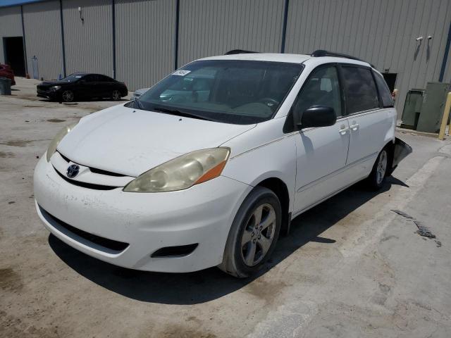 2010 TOYOTA SIENNA CE, 