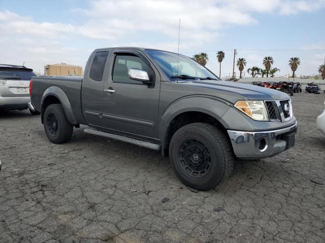 1N6AD06W55C461735 - 2005 NISSAN FRONTIER KING CAB LE GRAY photo 4