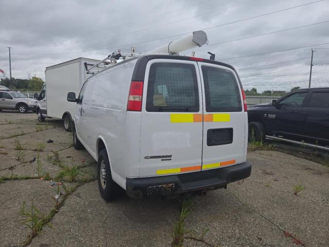 1GCWGFCA4D1902924 - 2013 CHEVROLET EXPRESS G2 WHITE photo 2