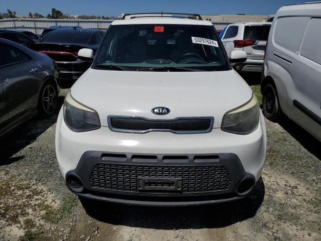 KNDJN2A26F7155394 - 2015 KIA SOUL WHITE photo 5