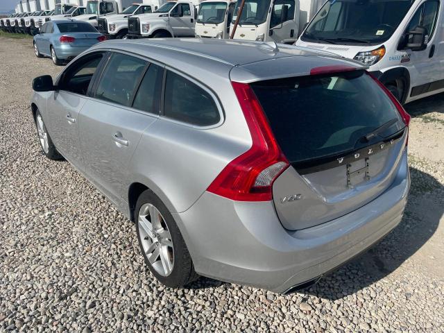 YV126MEB1F1195077 - 2015 VOLVO V60 PREMIER SILVER photo 3