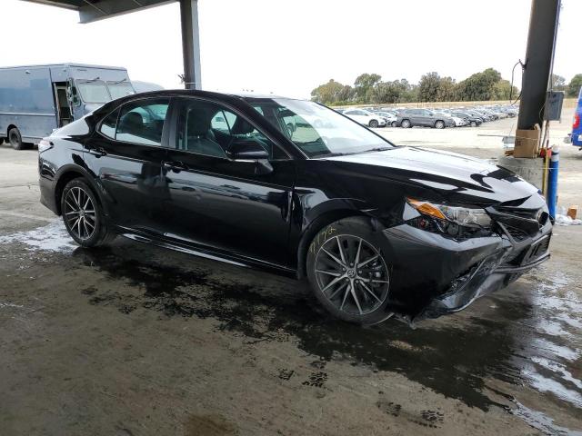 4T1G11AK9RU910913 - 2024 TOYOTA CAMRY SE NIGHT SHADE BLACK photo 4