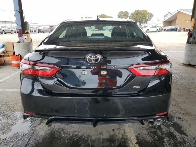 4T1G11AK9RU910913 - 2024 TOYOTA CAMRY SE NIGHT SHADE BLACK photo 6
