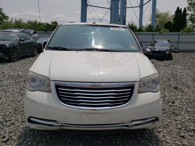 2A4RR6DG9BR609968 - 2011 CHRYSLER TOWN & COU LIMITED WHITE photo 5