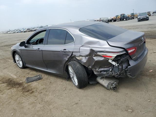 4T1B21HK7JU003434 - 2018 TOYOTA CAMRY HYBRID GRAY photo 2