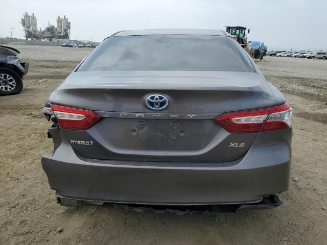 4T1B21HK7JU003434 - 2018 TOYOTA CAMRY HYBRID GRAY photo 6