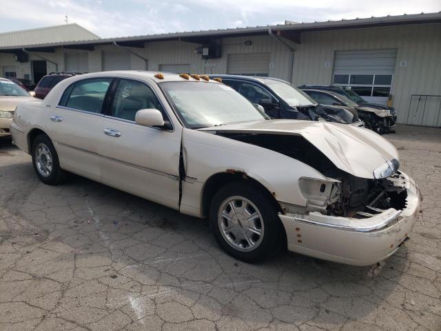 1LNHM82W21Y735973 - 2001 LINCOLN TOWN CAR SIGNATURE BEIGE photo 4