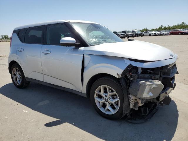 KNDJ23AU8L7721972 - 2020 KIA SOUL LX SILVER photo 4