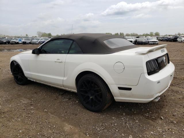 1ZVFT85H055219546 - 2005 FORD MUSTANG GT WHITE photo 2