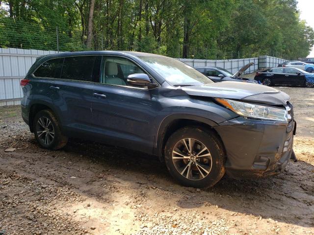 5TDBZRFH5KS747318 - 2019 TOYOTA HIGHLANDER LE BLUE photo 4