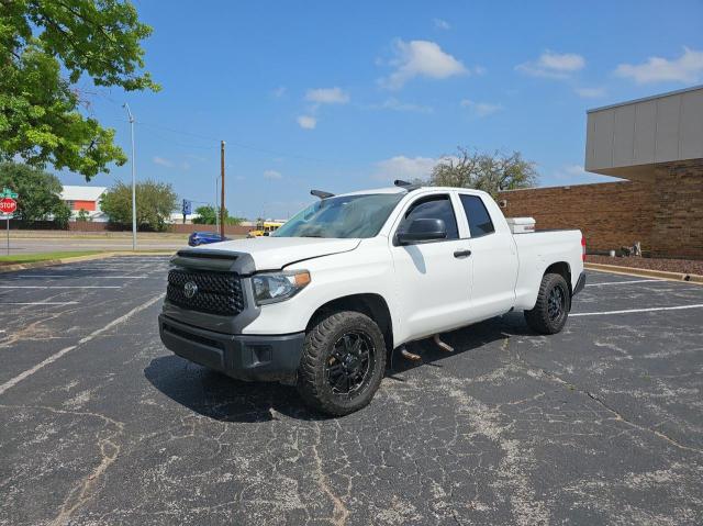 5TFUW5F12JX765779 - 2018 TOYOTA TUNDRA DOUBLE CAB SR/SR5 WHITE photo 2