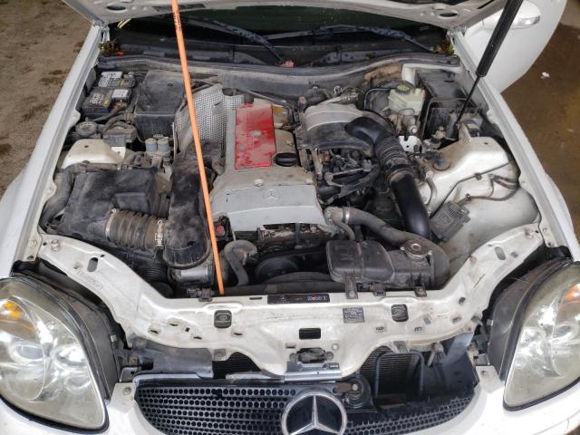 WDBKK49F62F269071 - 2002 MERCEDES-BENZ SLK 230 KOMPRESSOR WHITE photo 11