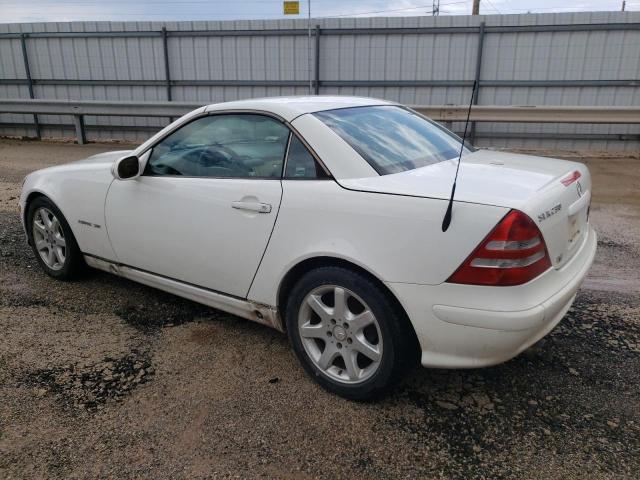 WDBKK49F62F269071 - 2002 MERCEDES-BENZ SLK 230 KOMPRESSOR WHITE photo 2