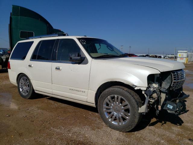 5LMFU28568LJ16607 - 2008 LINCOLN NAVIGATOR WHITE photo 4