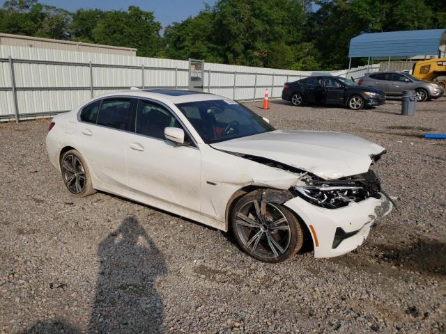 3MW5P7J01N8C52343 - 2022 BMW 330E WHITE photo 4