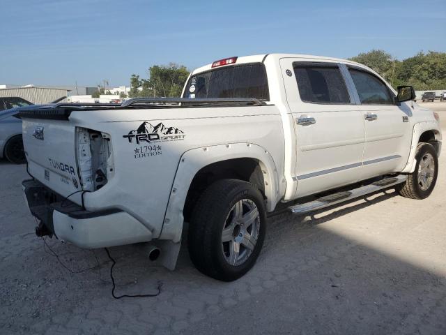 5TFGW5F1XHX226124 - 2017 TOYOTA TUNDRA CREWMAX 1794 WHITE photo 3